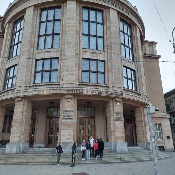 Internationaler Wettkampf für die Turnerinnen