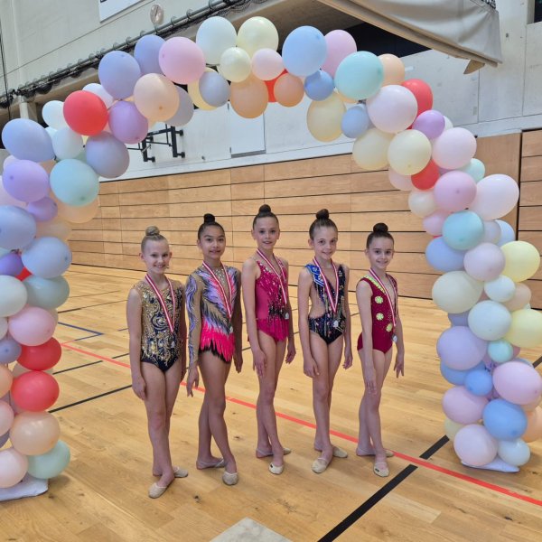 Vorarlbergs Gymnastinnen glänzen in Innsbruck – acht Starterinnen, acht Medaillen