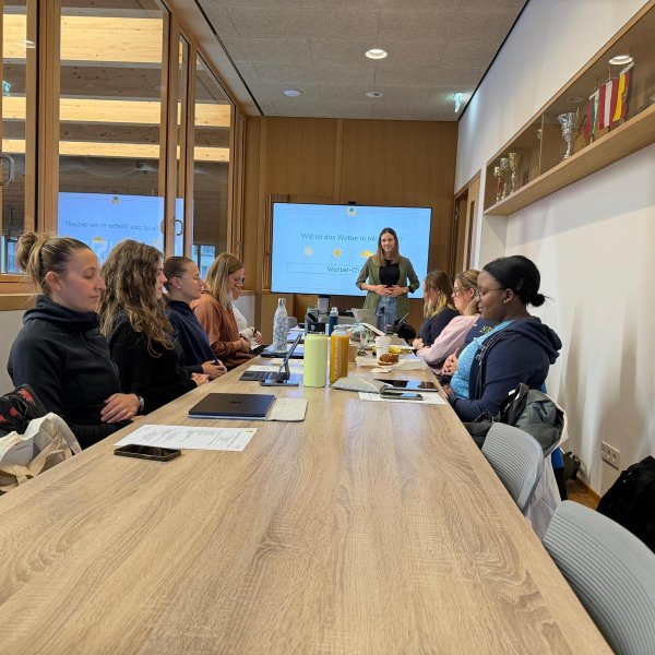 9 neue C-Trainer:innen im Team-Turnen ausgebildet