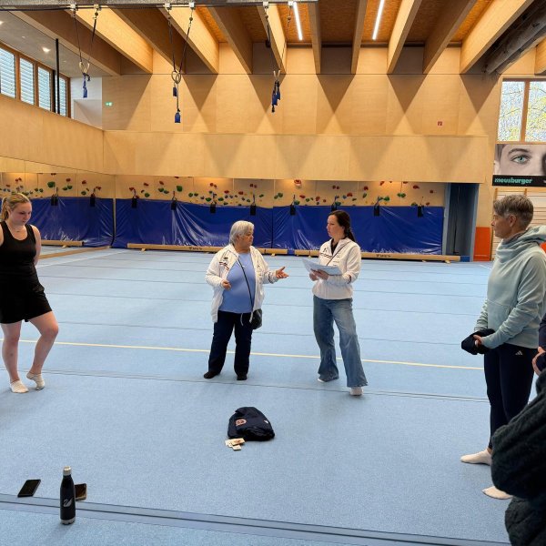 9 neue C-Trainer:innen im Team-Turnen ausgebildet