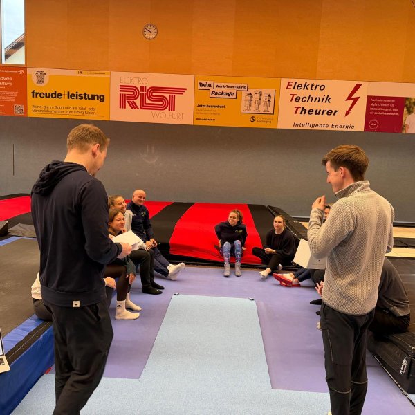 9 neue C-Trainer:innen im Team-Turnen ausgebildet