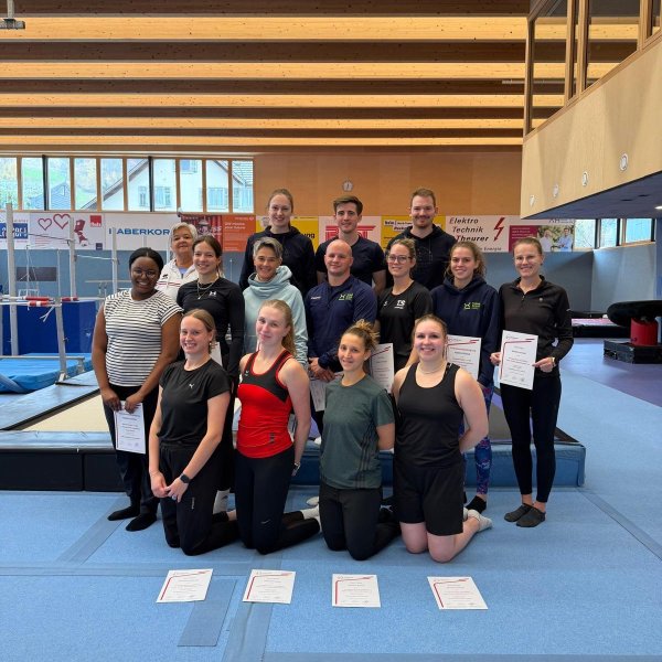 9 neue C-Trainer:innen im Team-Turnen ausgebildet