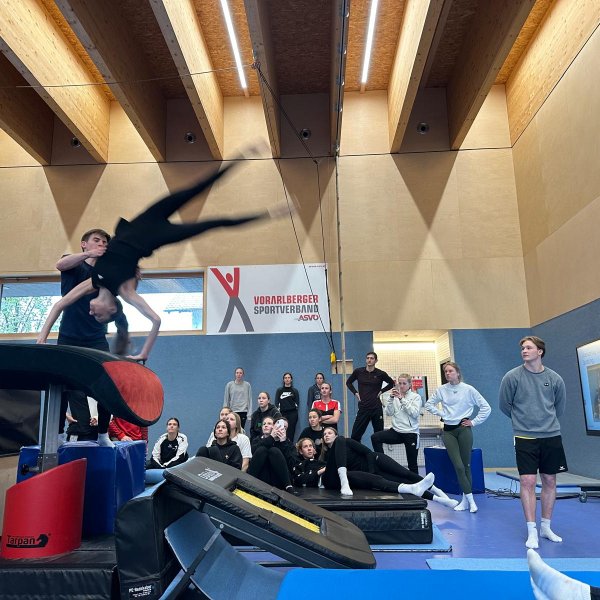 25 neue C-Trainer:innen im Team Turnen ausgebildet