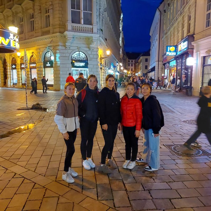 Internationaler Wettkampf für die Turnerinnen